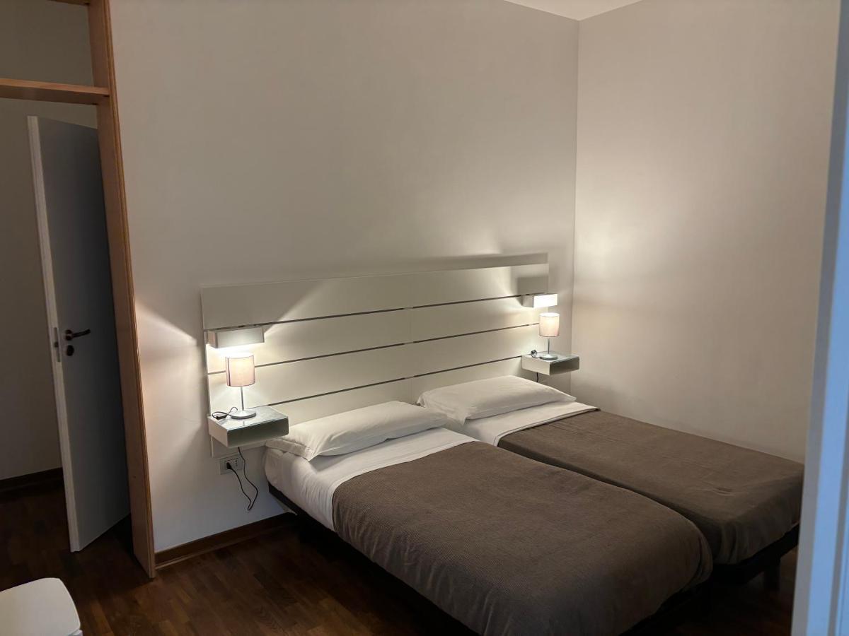 Room & Parking In Centro Citta Con Parcheggio Privato E Wifi Potenza Exterior photo