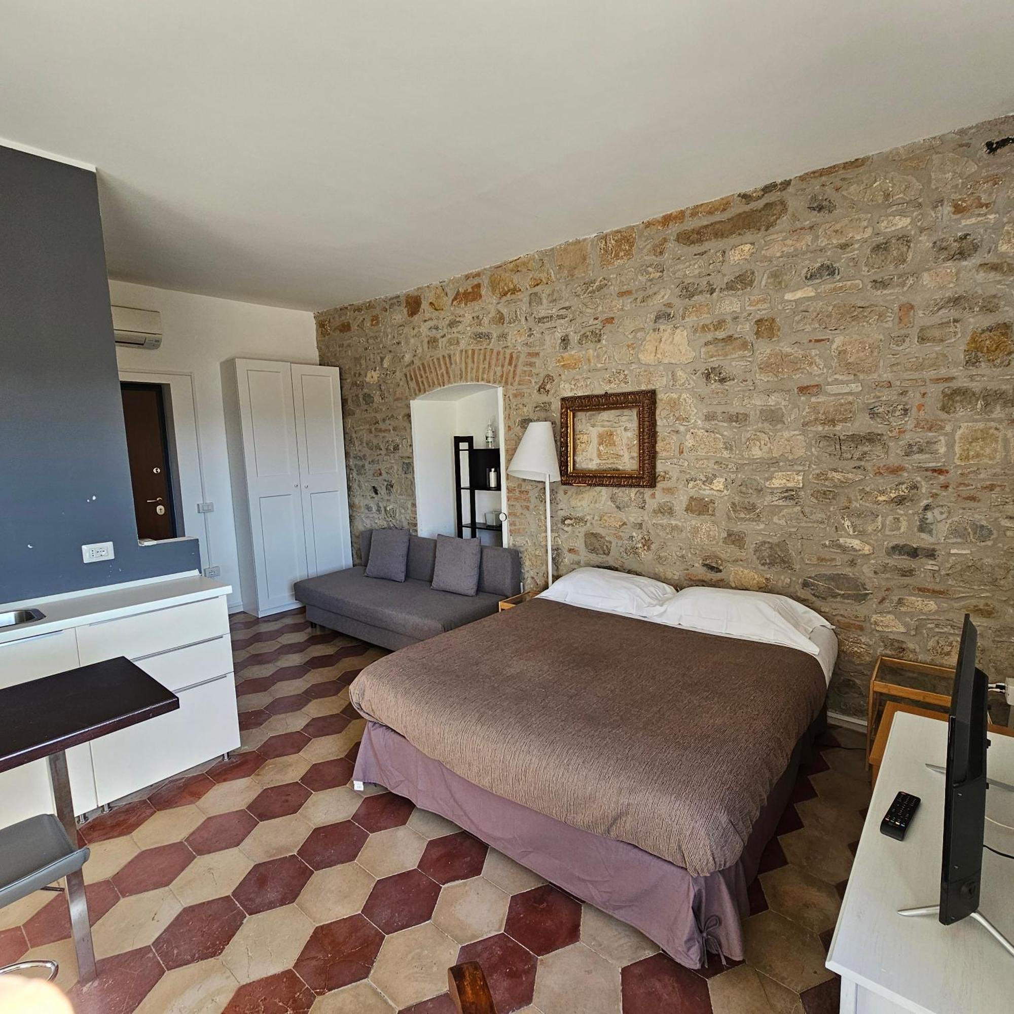 Room & Parking In Centro Citta Con Parcheggio Privato E Wifi Potenza Exterior photo