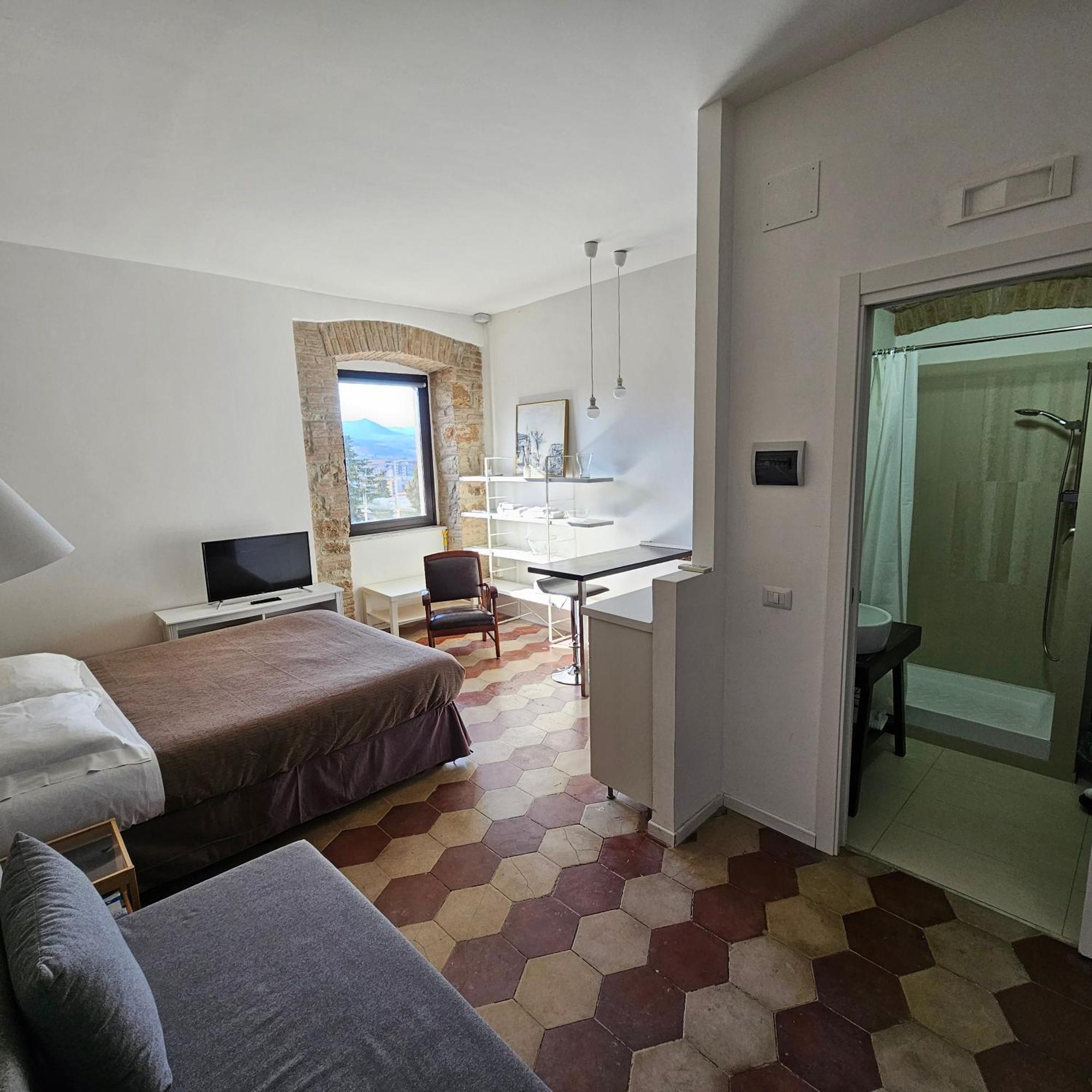 Room & Parking In Centro Citta Con Parcheggio Privato E Wifi Potenza Exterior photo