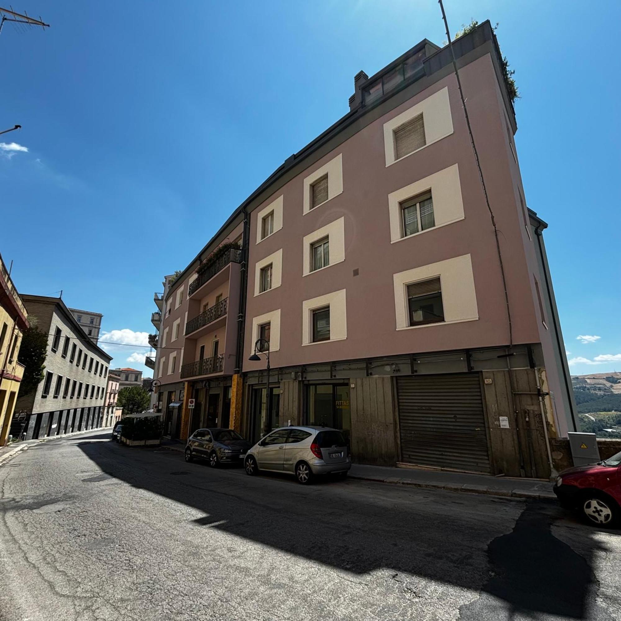 Room & Parking In Centro Citta Con Parcheggio Privato E Wifi Potenza Exterior photo