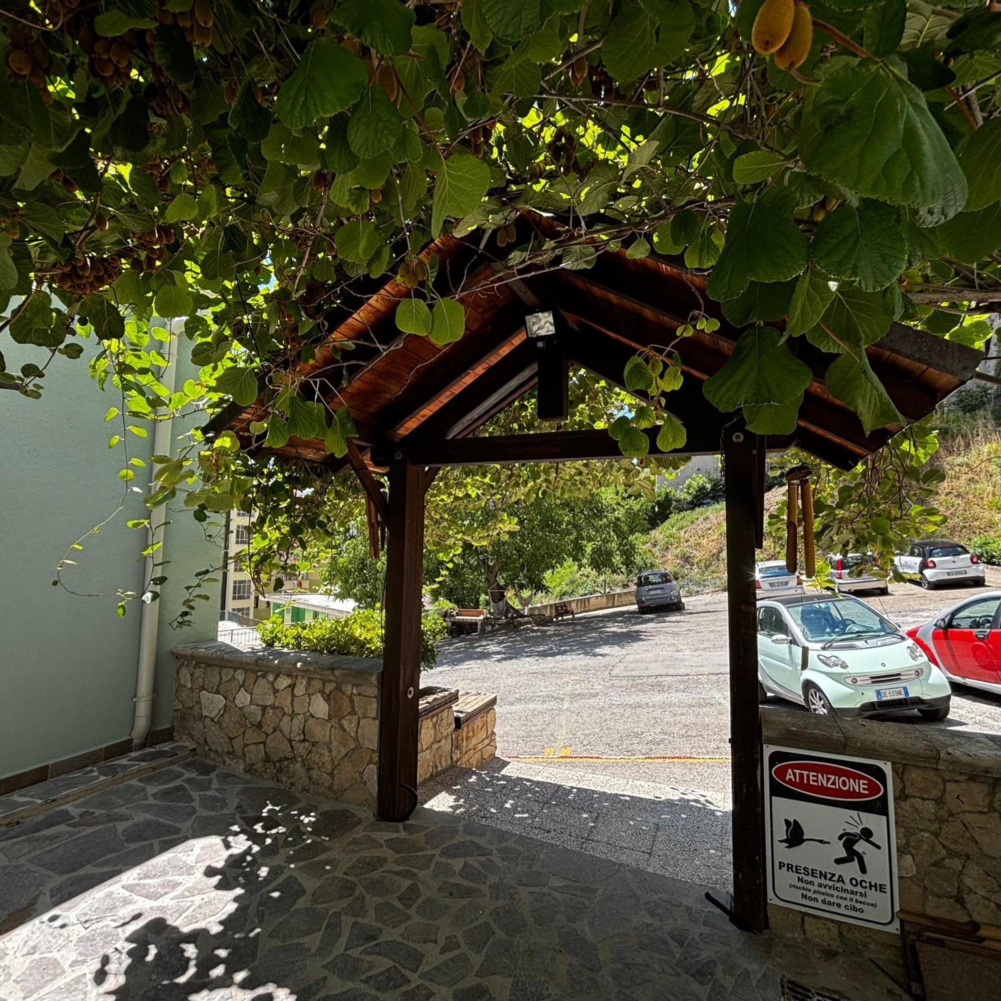 Room & Parking In Centro Citta Con Parcheggio Privato E Wifi Potenza Exterior photo